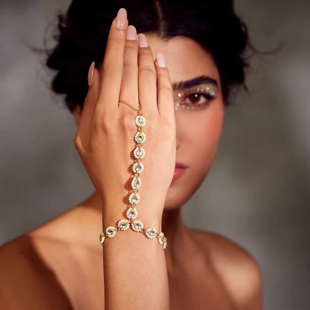 22k Gold Plated Kundan Hathphool In Silver Alloy
