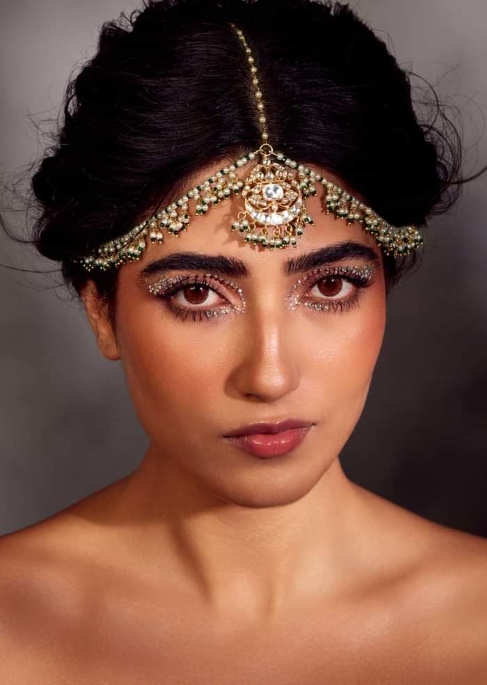 22k Gold Plated Kundan Pearls Mathapatti In Silver Alloy