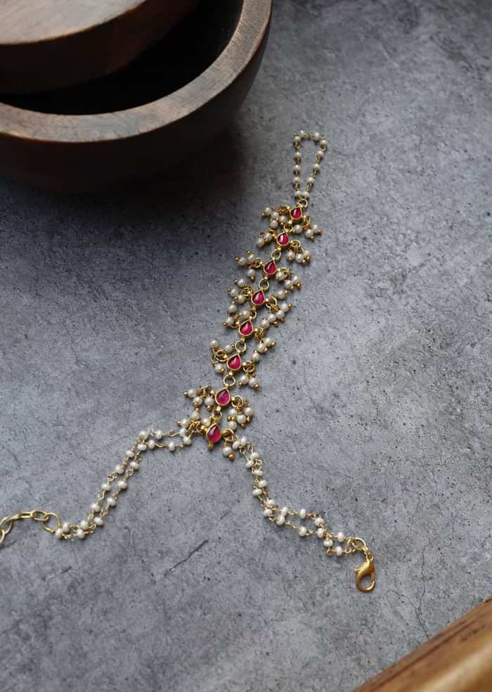 22k Gold Plated Kundan Red Hathphool In Silver Alloy