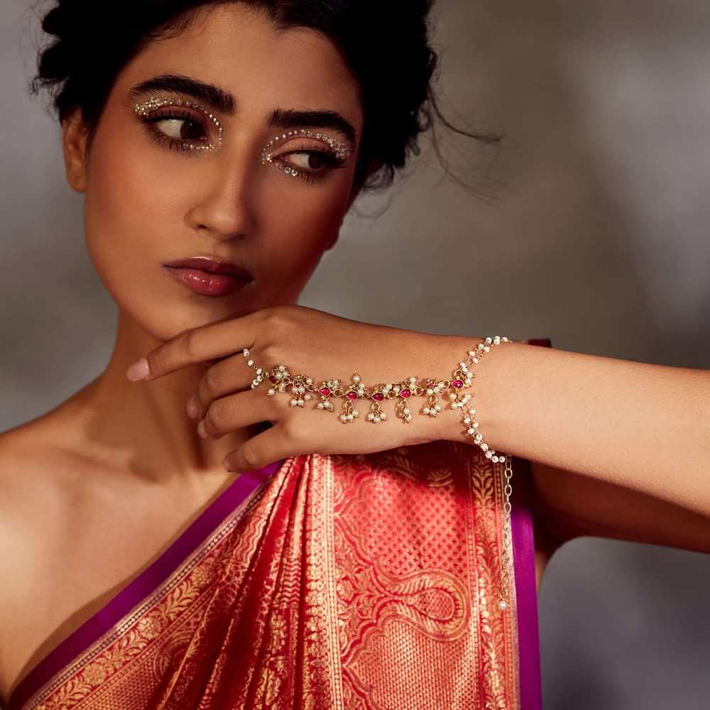 22k Gold Plated Kundan Red Hathphool In Silver Alloy