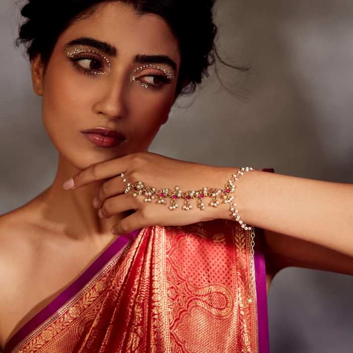 22k Gold Plated Kundan Red Hathphool In Silver Alloy