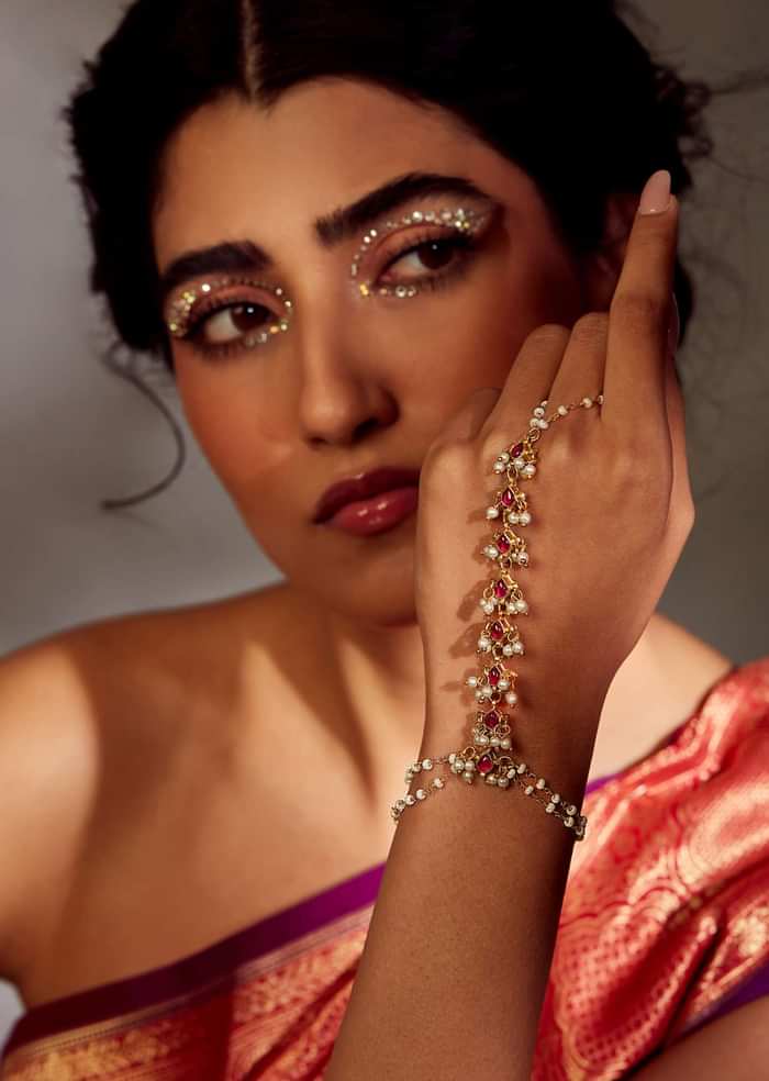 22k Gold Plated Kundan Red Hathphool In Silver Alloy