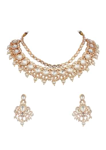 Gold And White Kundan Choker Necklace Set In Mix Metal