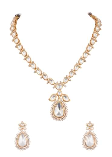 Gold And White Kundan Short Necklace Set In Mix Metal