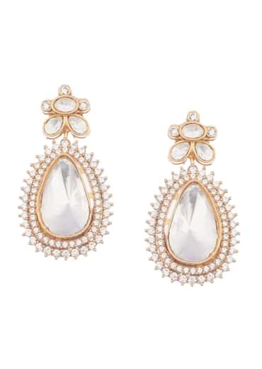 Gold And White Kundan Short Necklace Set In Mix Metal