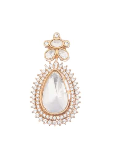 Gold And White Kundan Short Necklace Set In Mix Metal