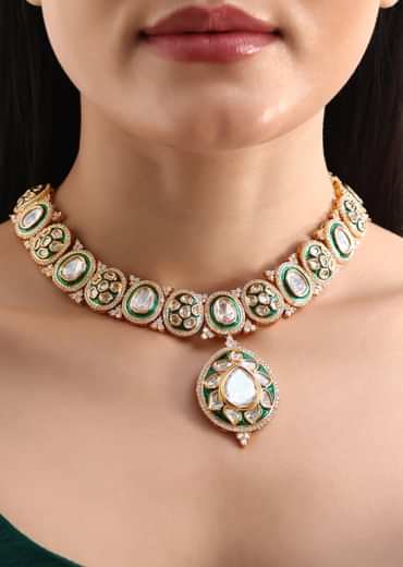 White And Gold Kundan Mix Metal Necklace With Earrings