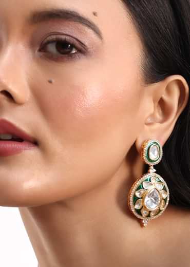 White And Gold Kundan Mix Metal Necklace With Earrings