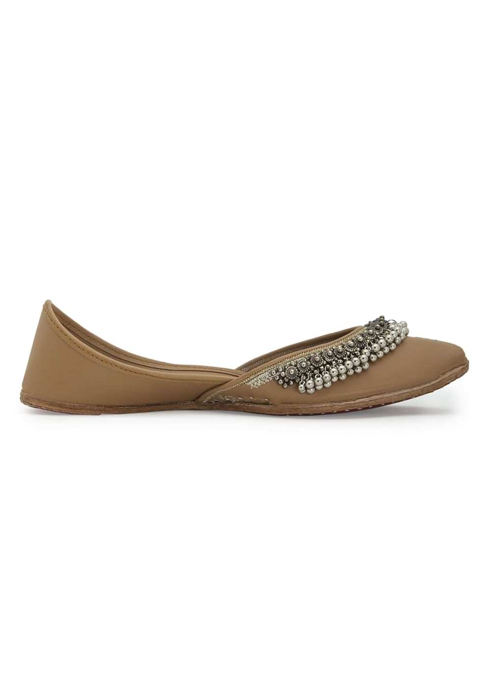 Beige Juttis With Tiny Ghungroos By 5 Elements