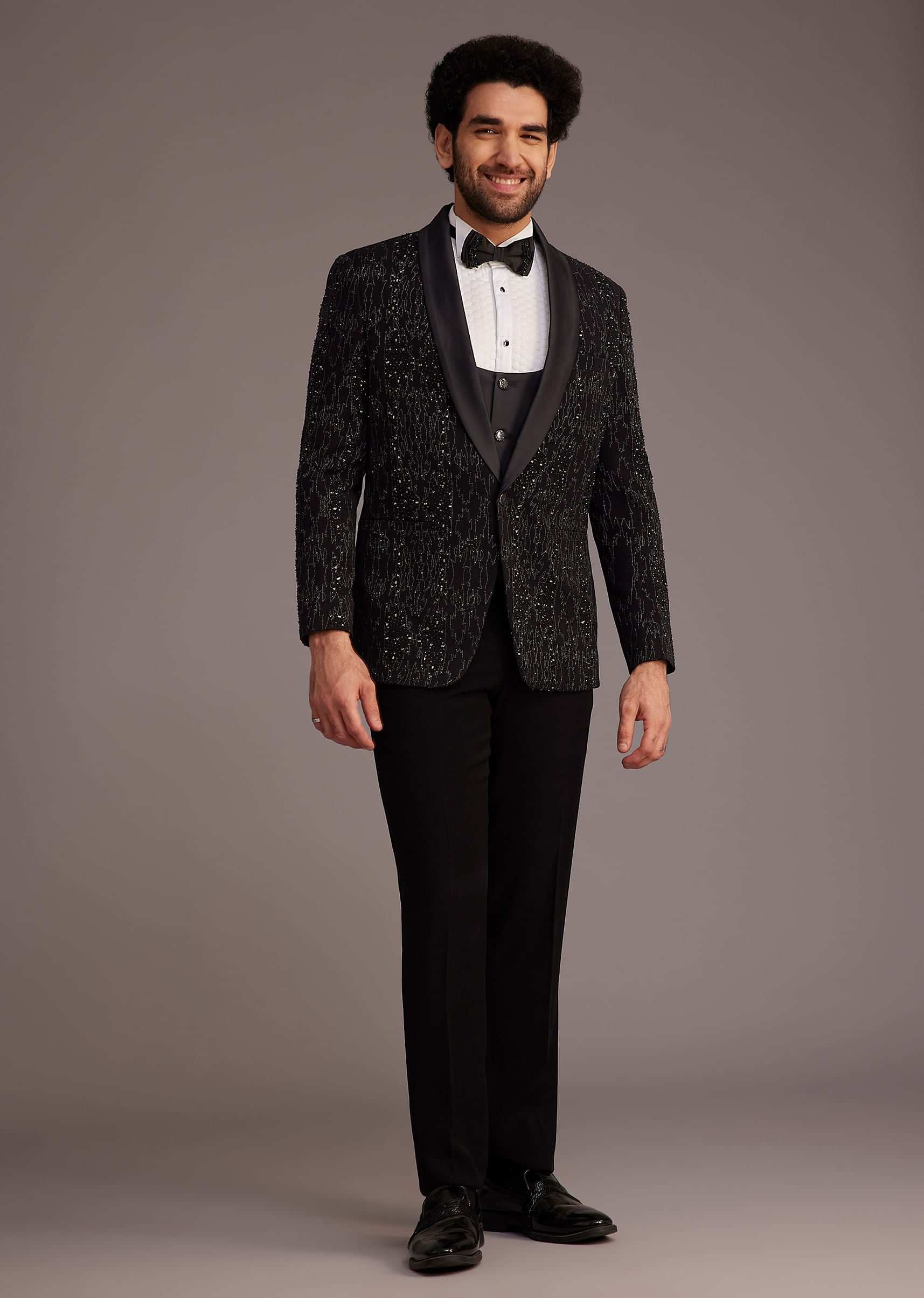 【送料&関税込】ChloAC Embellished Tuxedo Jacket Black Tuxedo With Embellished Jacket And Satin Lapel | KALKI