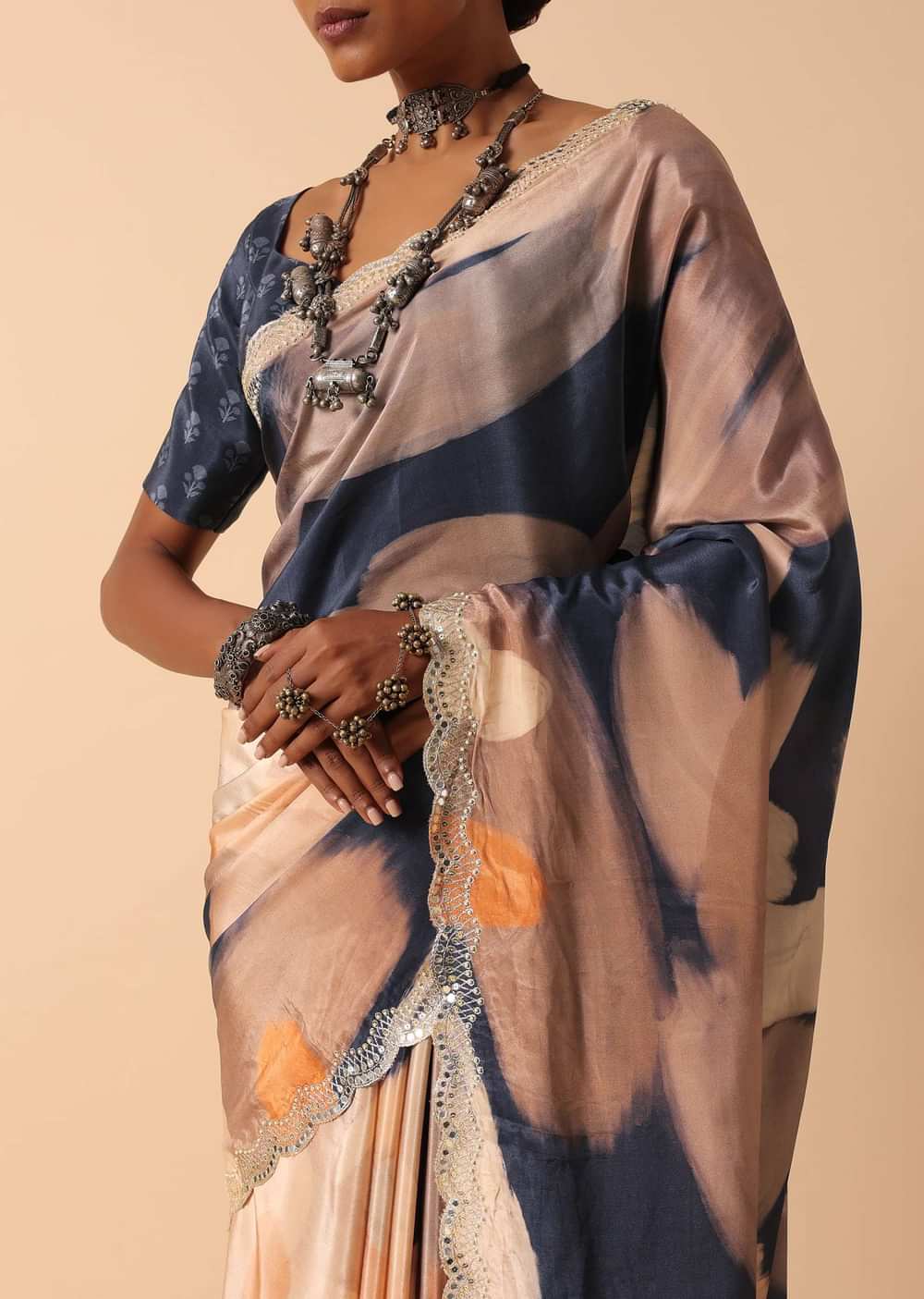 Blue Muslin Abstract Printed Saree With Unstitched Blouse Fabric