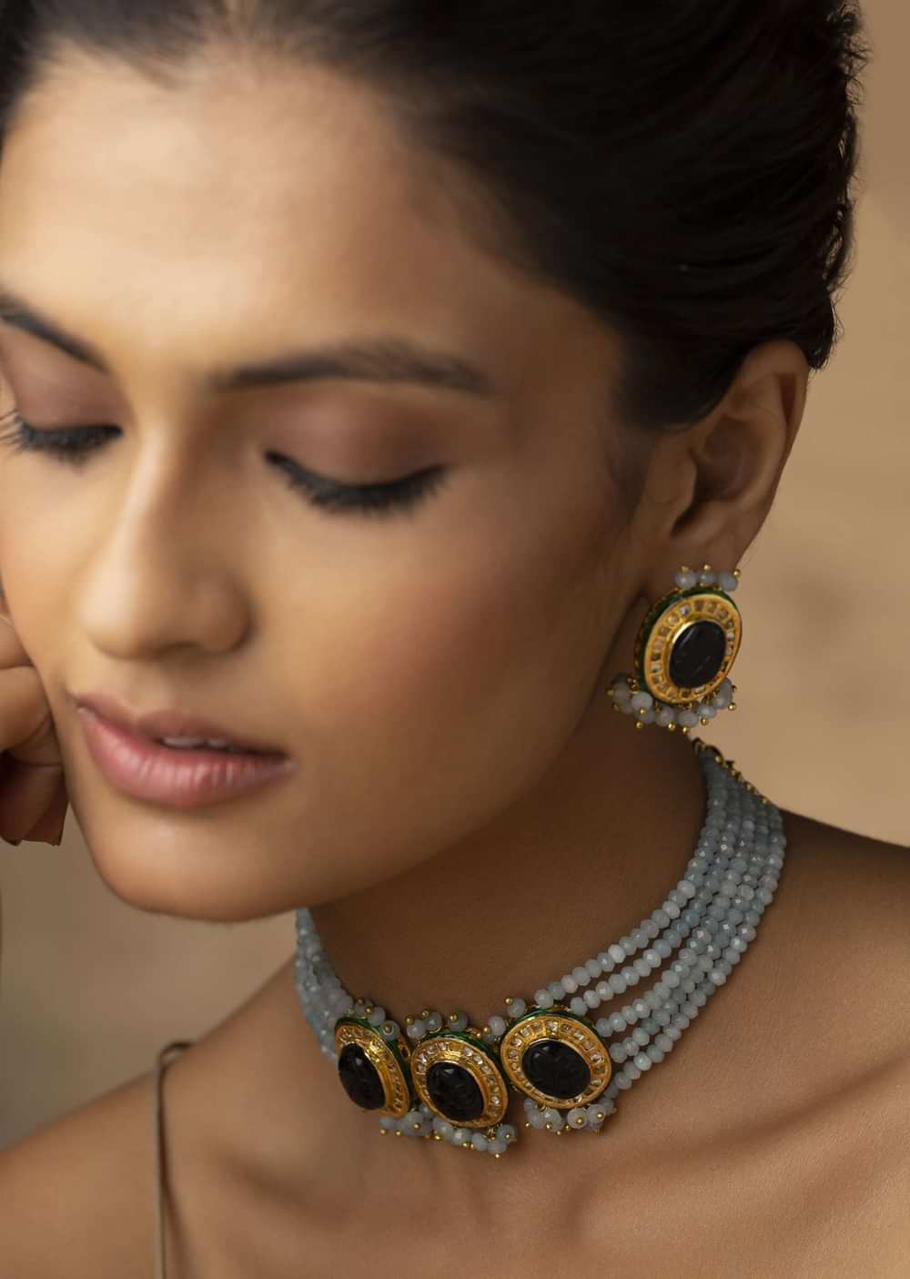 Blue Toned Kundan Necklace Set In Gold Plated Silver Alloy
