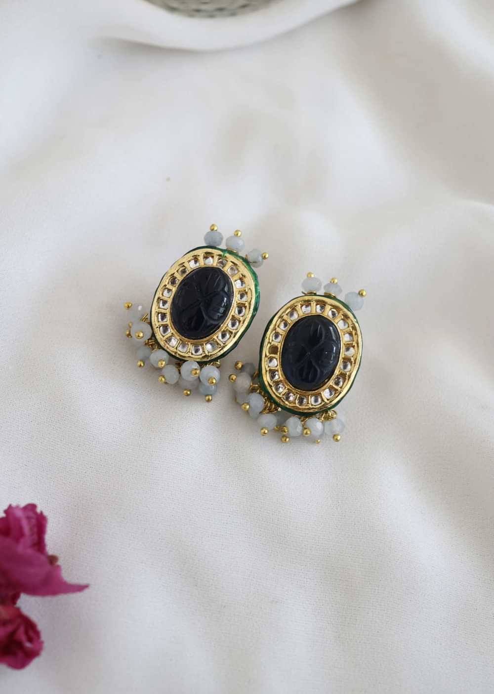 Blue Toned Kundan Necklace Set In Gold Plated Silver Alloy