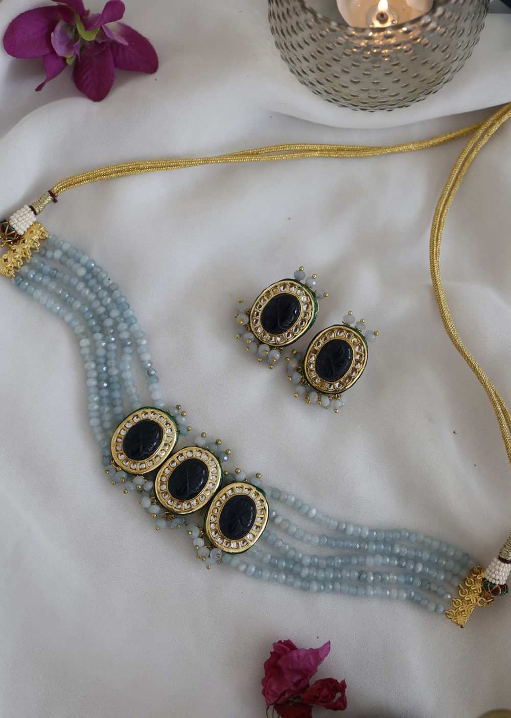 Blue Toned Kundan Necklace Set In Gold Plated Silver Alloy