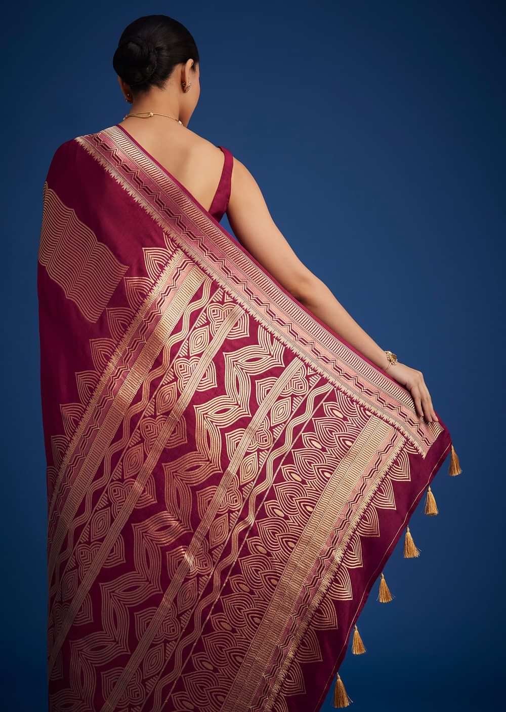 Burgundy Pink Dola Silk Saree With All Over Zari Work
