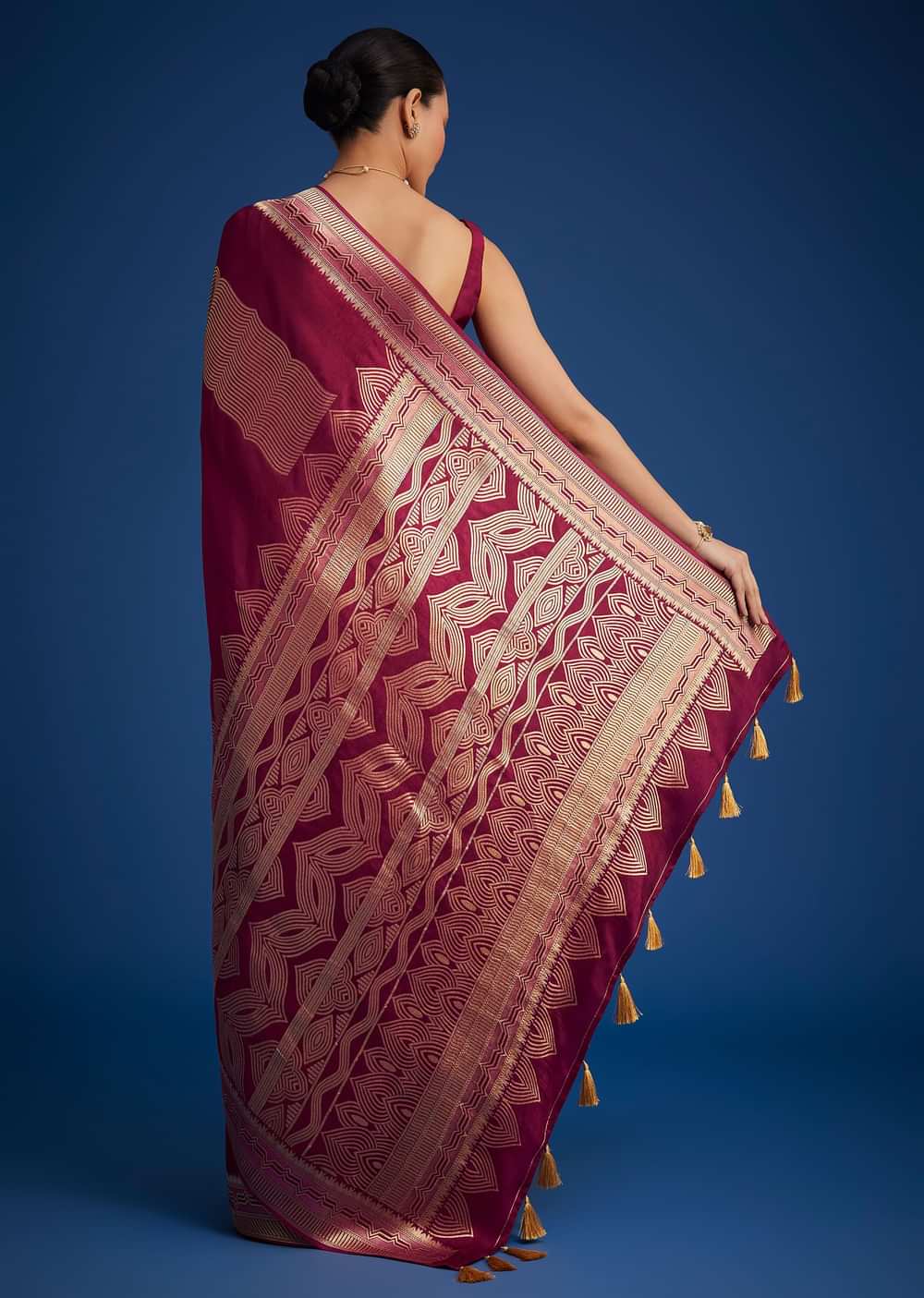 Burgundy Pink Dola Silk Saree With All Over Zari Work