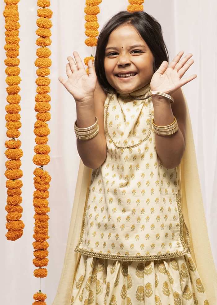 Kalki Girls Cream Lehenga And Kurta Set In Cotton With Floral Butti Print By Tiber Taber