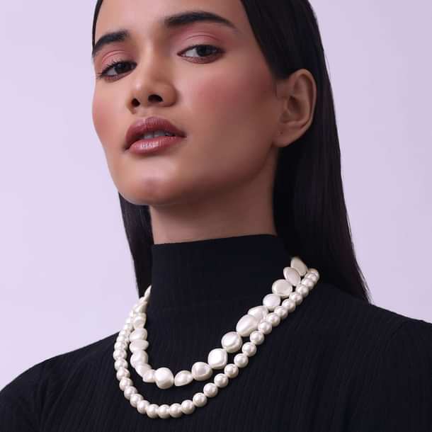 Cream White Long Mala Embellished With Uncut Pearls Cream White Long Mala Embellished With Uncut Pearls