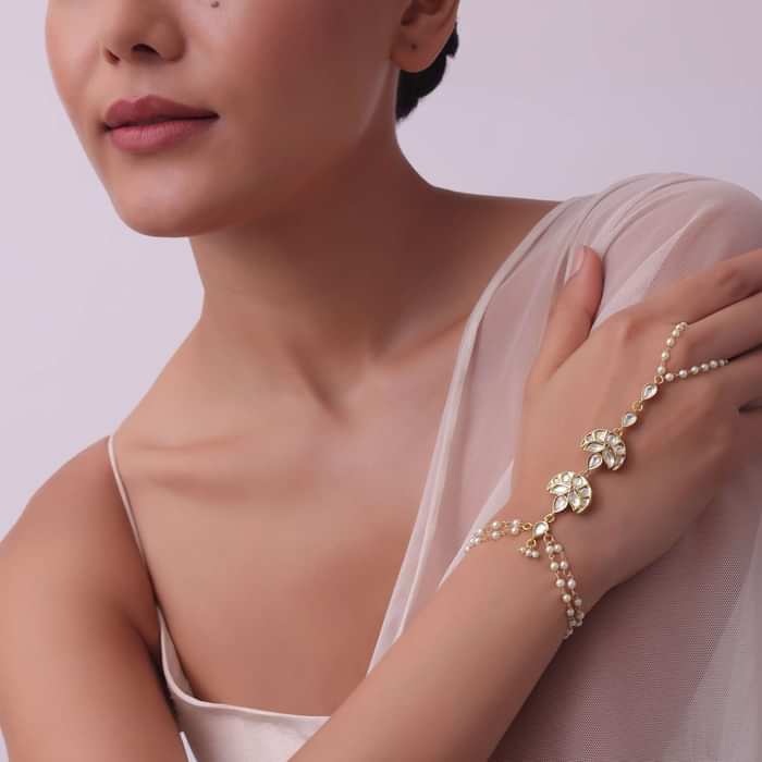 Delicate Gold Finish Hath Phool With Kundan Work