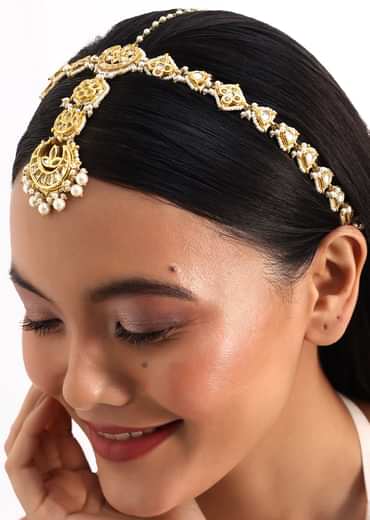 Gold And White Kundan Mathapatti In Mix Metal