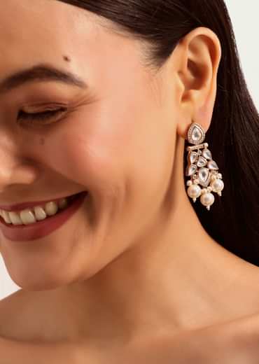 Gold And White Kundan Necklace In Mix Metal