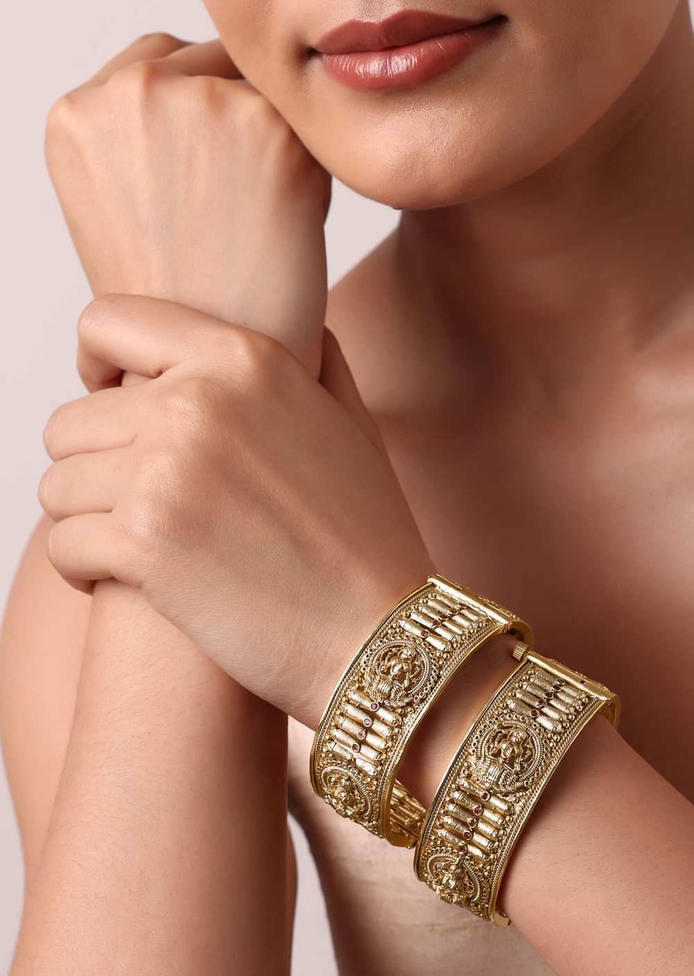 Gold Cutwork Temple Bangle With Kundan (Set of 2)