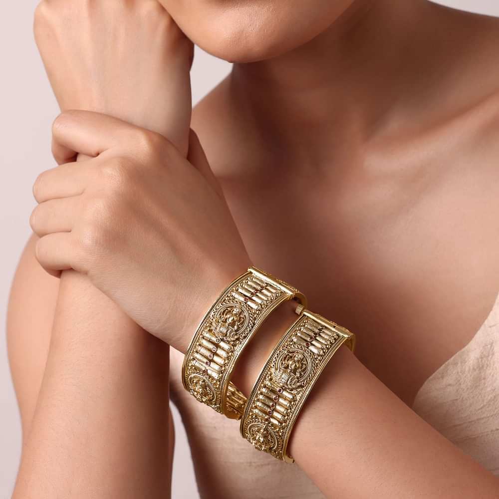 Gold Cutwork Temple Bangle With Kundan (Set of 2)