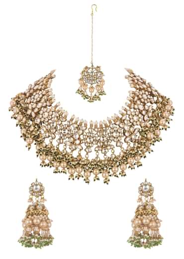 Gold Finish Heavy Bridal Choker And Maang Tikka Set