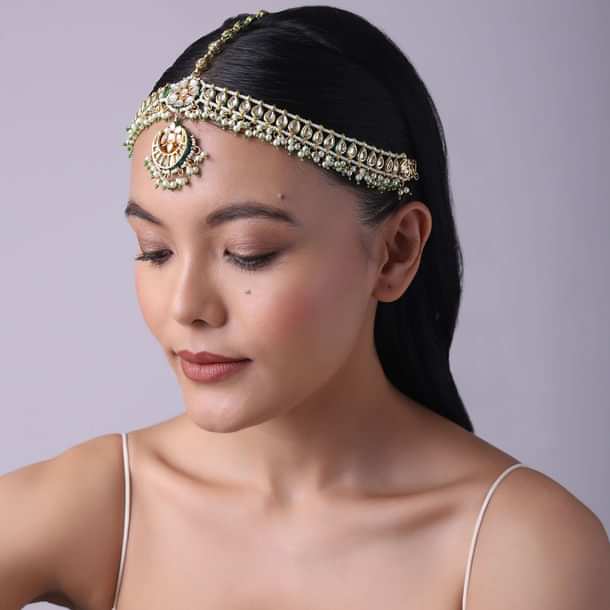 Gold Finish Kundan And Pearl Mathapatti Gold Finish Kundan And Pearl Mathapatti