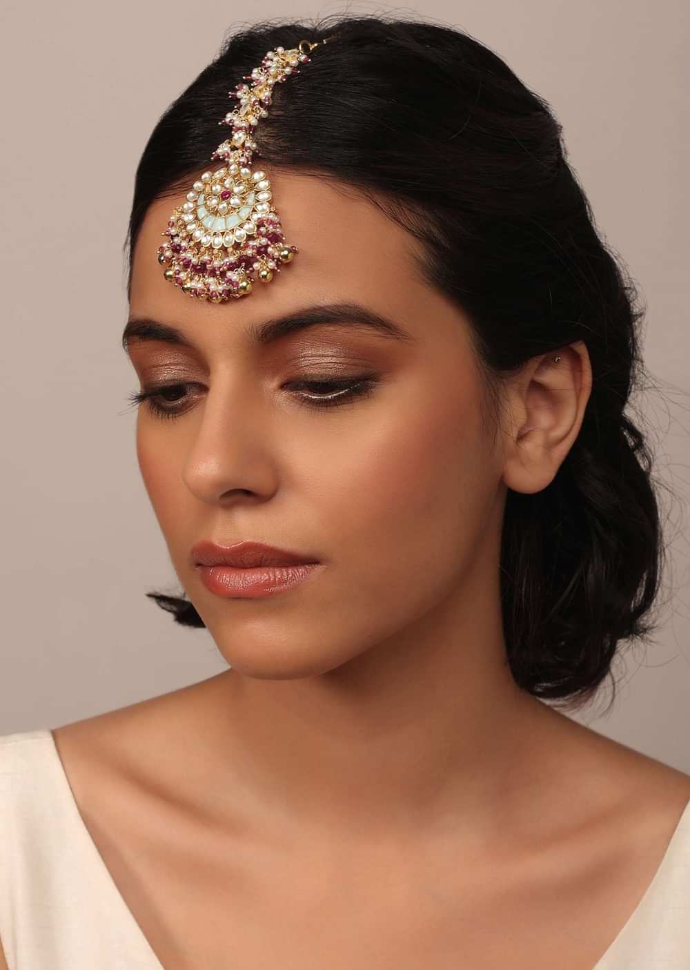 Gold Finish Kundan Maangtika With Synthetic Stones And Beads