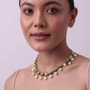 Gold Finish Kundan Necklace With Pearls