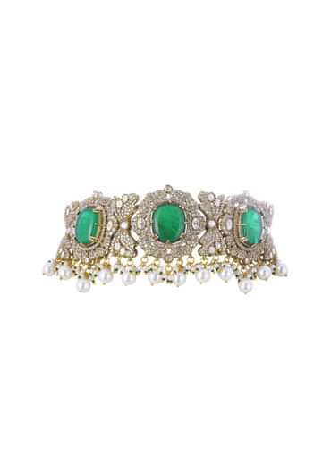 Gold Finish Necklace Set With Emerald Stone In Mix Metal