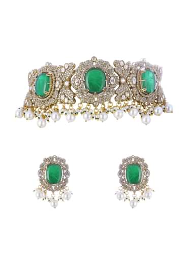 Gold Finish Necklace Set With Emerald Stone In Mix Metal