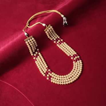 Gold Finish White And Red Mala In Mix Metal With Pearls And Beads