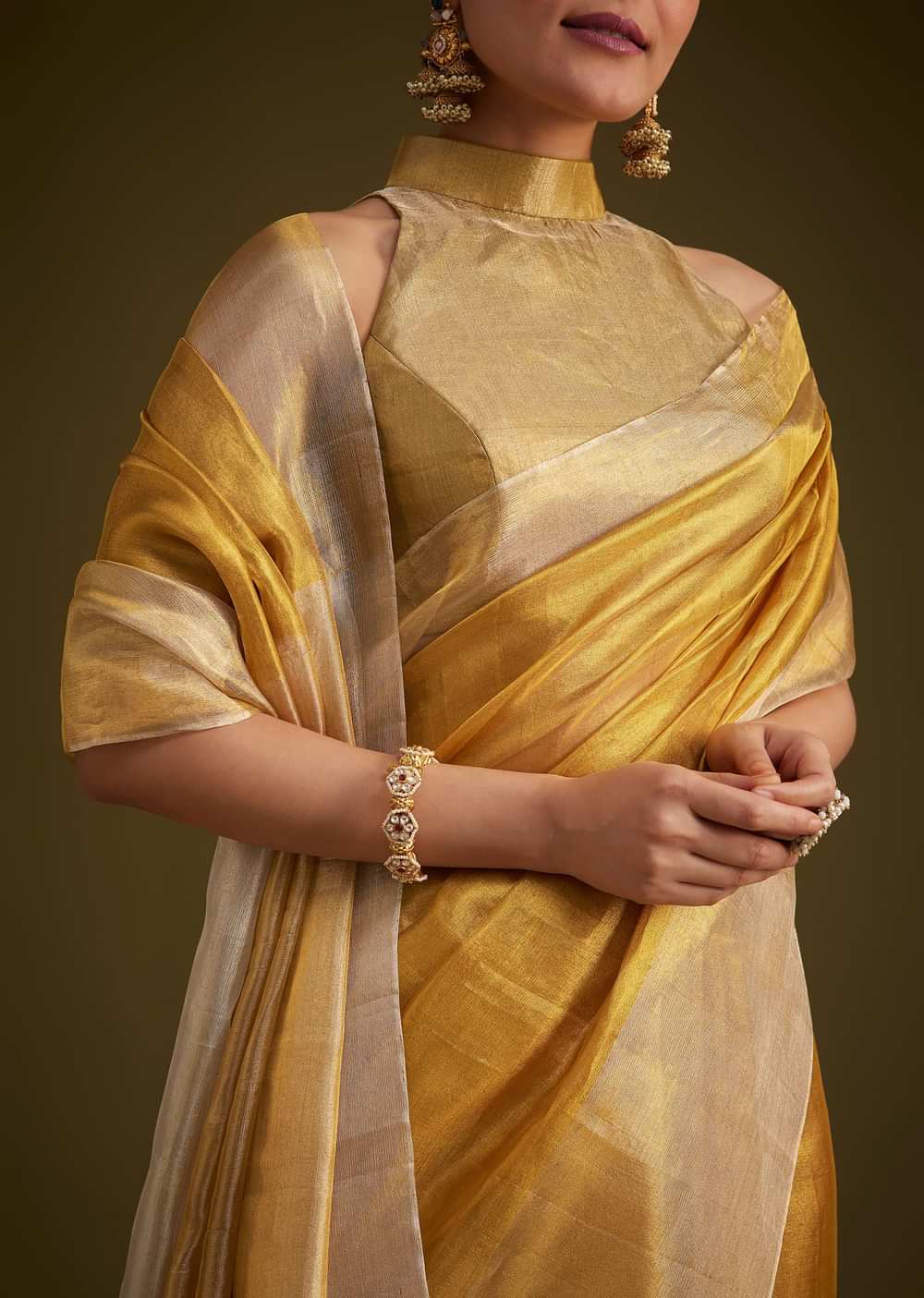 Gold Kanjivaram Silk Saree With Contrast Border And Pallu