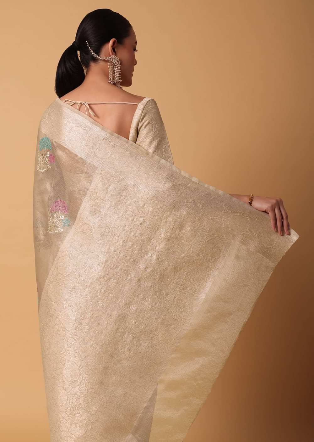 Gold Kora Silk Chanderi Saree With Resham Thread Motifs And Unstitched Blouse Piece