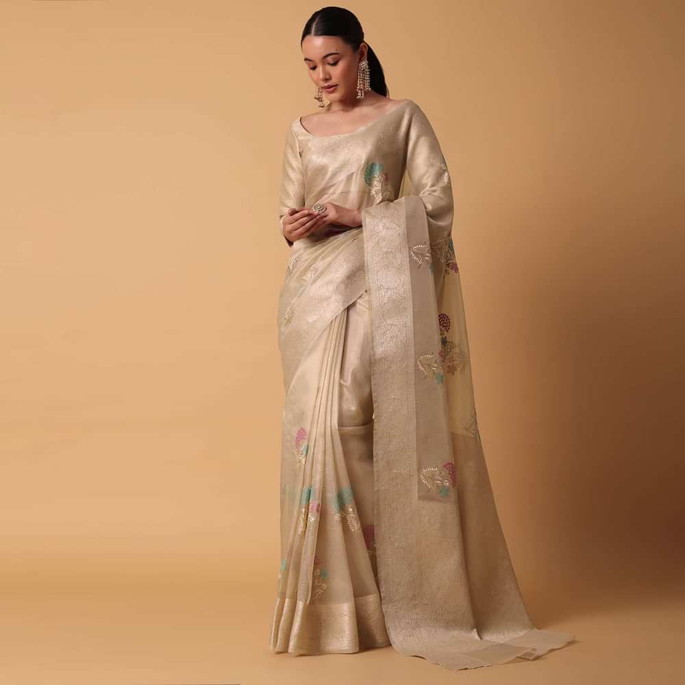 Gold Kora Silk Chanderi Saree With Resham Thread Motifs And Unstitched Blouse Piece