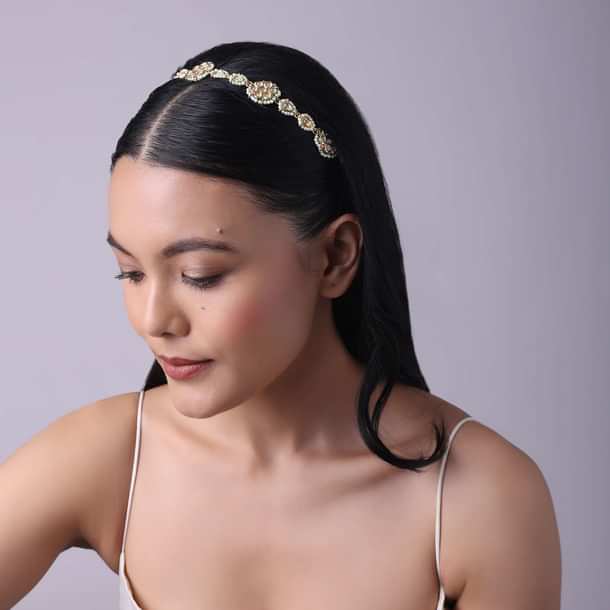 Gold Tone Mathapatti In Pearl And Kundan Gold Tone Mathapatti In Pearl And Kundan