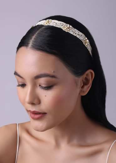 Gold Toned Mathapatti With Kundan And Pearls Gold Toned Mathapatti With Kundan And Pearls