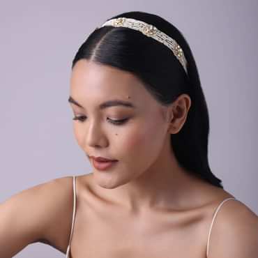 Gold Toned Mathapatti With Kundan And Pearls Gold Toned Mathapatti With Kundan And Pearls