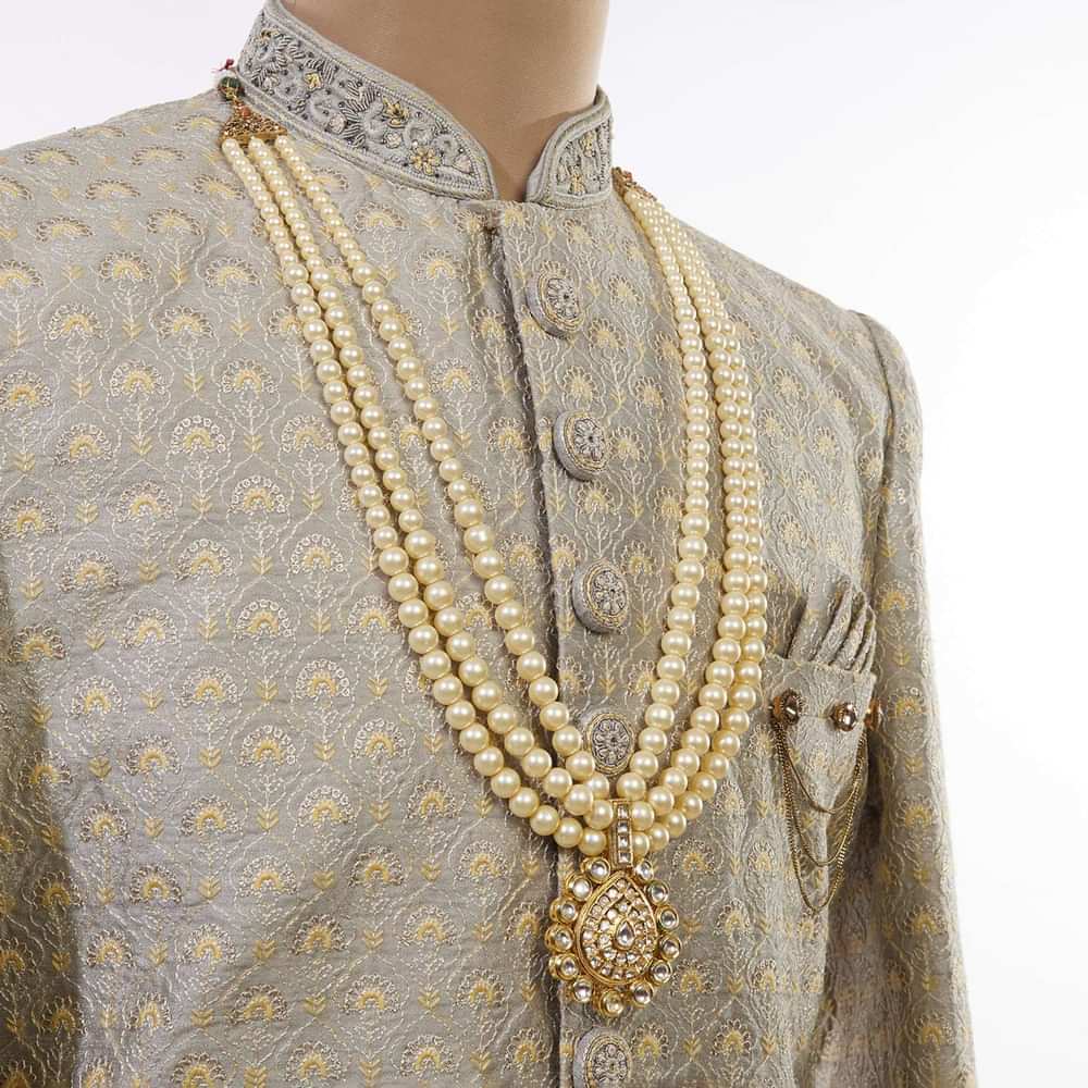 Gold Toned Multi Layered Pearl Mala With Kundan Centre Piece