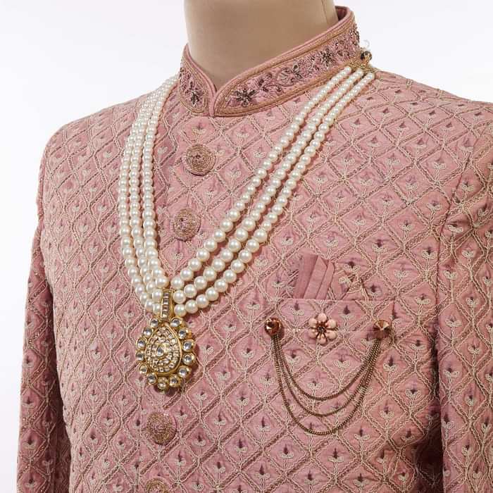 Gold Toned Pearl Mala With Kundan Centre Piece