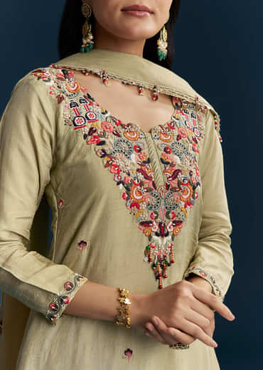 Green Silk Kurta Set With Thread Work