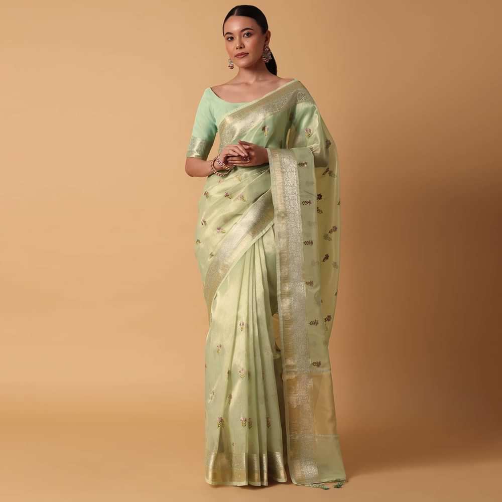 Green Kora Silk Saree With Thread Embroidered Motifs And Unstitched Blouse Piece