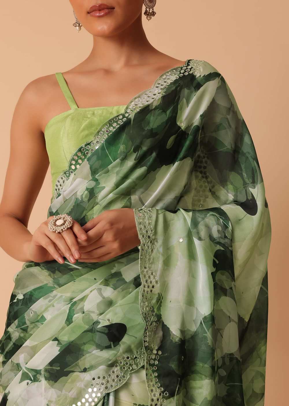 Green Printed Saree With Scallop Border And Unstitched Blouse Piece