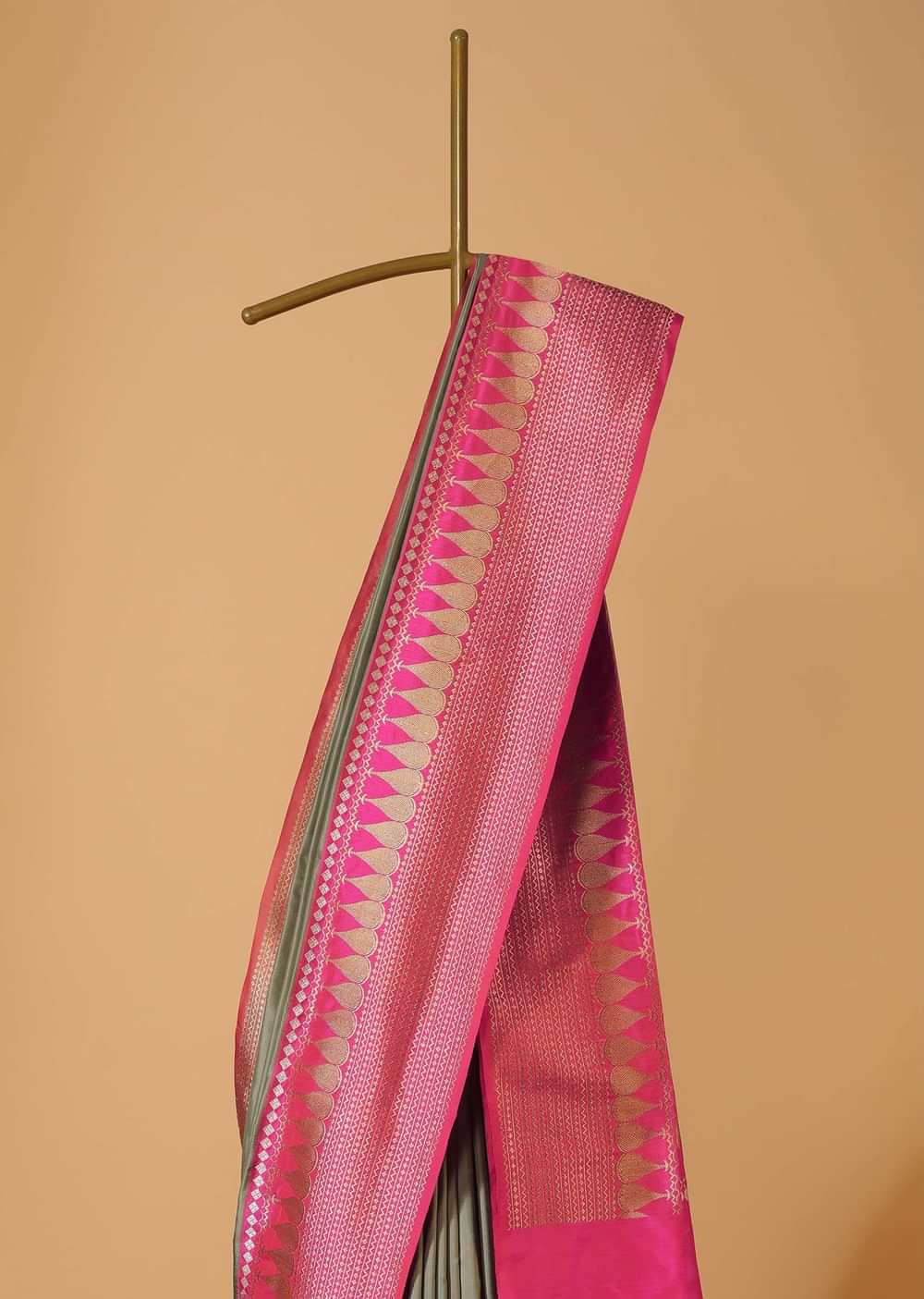 Green & Rani Pink Handloom Banarasi Saree In Katan Silk With Fancy Border And Unstitched Blouse
