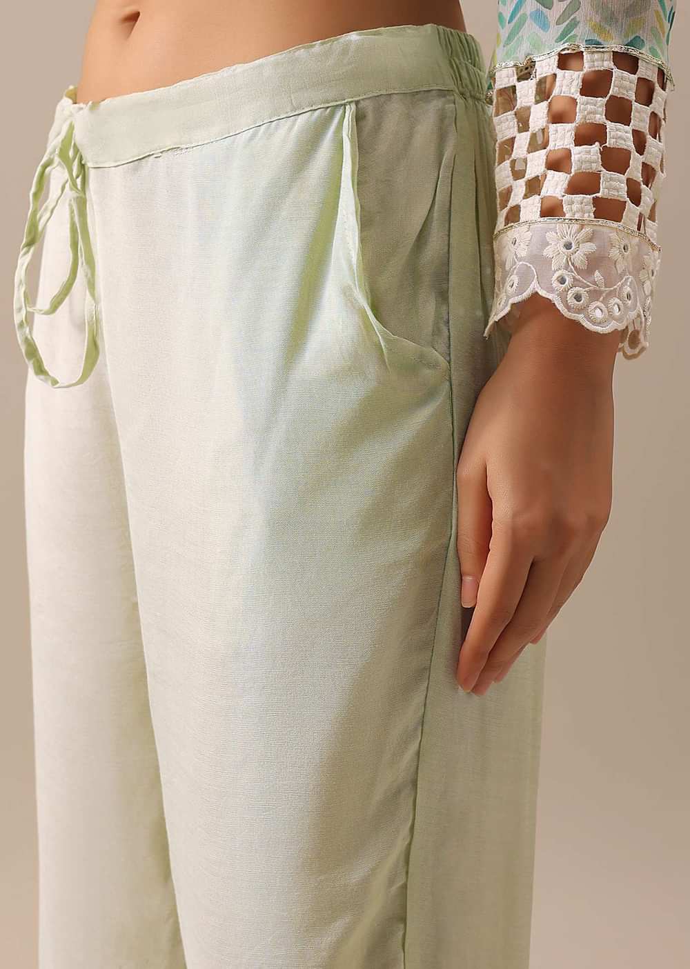 Green Slim Fit Kurta Set with Floral Work