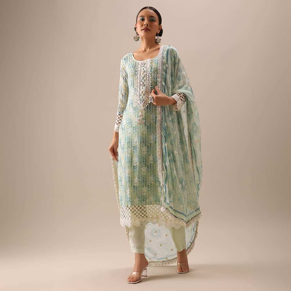 Green Slim Fit Kurta Set with Floral Work