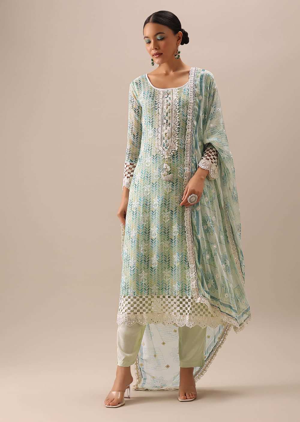 Green Slim Fit Kurta Set with Floral Work