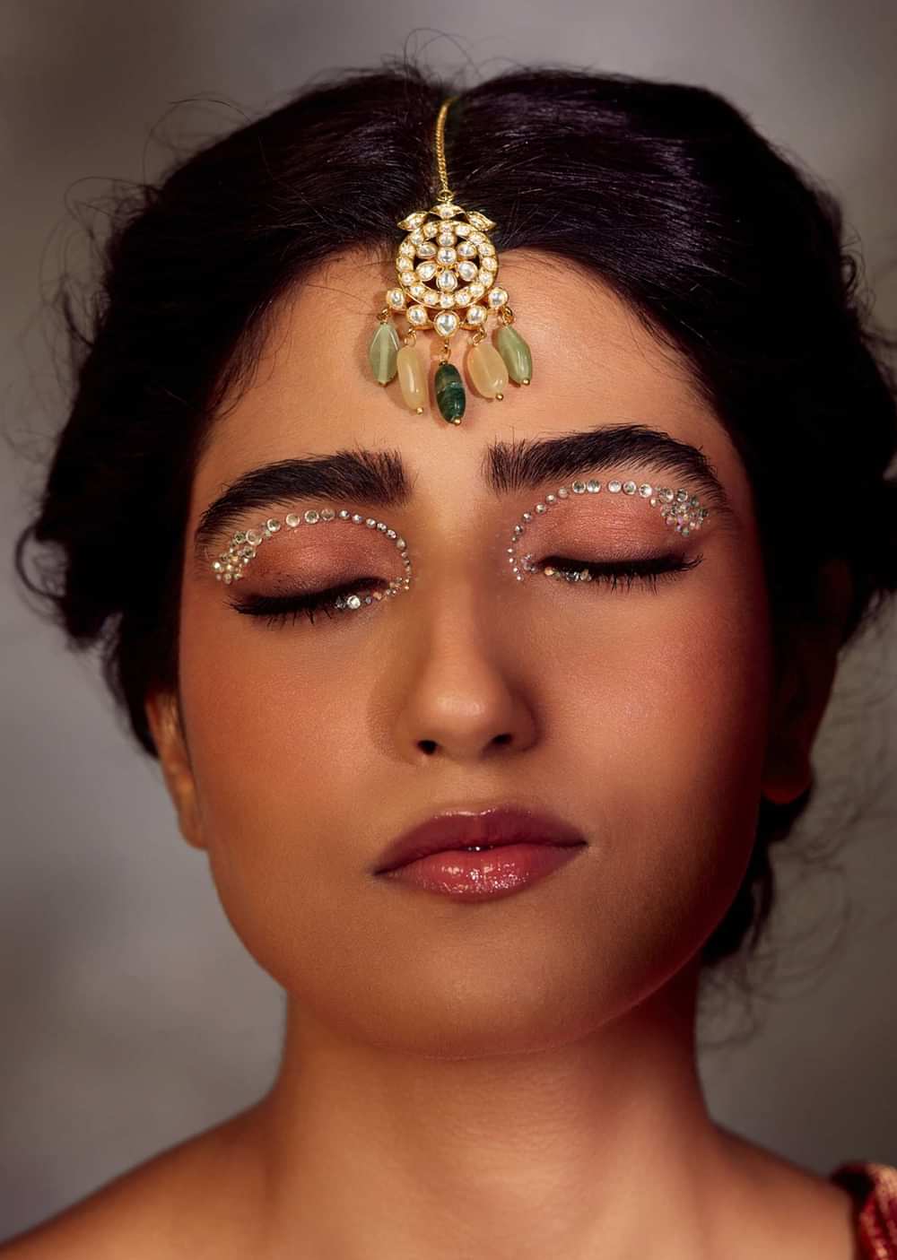 Green Toned Floral Polki Maang Tikka In Silver Alloy